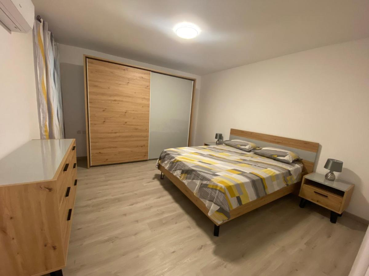 Modern Apartment With Large Outdoor Area - Sleeps 7, Close To Malta International Airport ルア エクステリア 写真